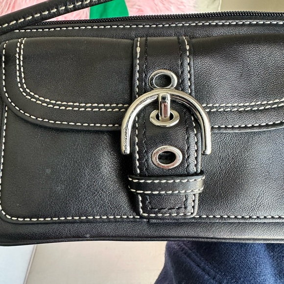Authentic Coach Leather Wristlet - Picture 12 of 16